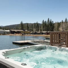 Lakefront Honey Bear, Private Dock & Hot Tub