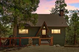 *NEW* 3BR Mountain Sanctuary w Foosball & Epic Views - Image 5