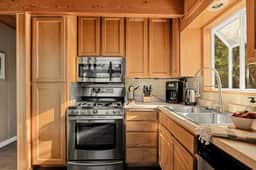 2BR A-Frame Mood, Slopes Views Near Bear Mountain - Image 4