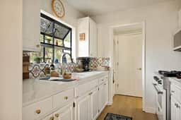 2BR Acorn Cottage | Fireplace, BBQ & Hot Tub - Image 2