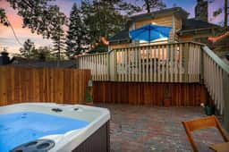 2BR Acorn Cottage | Fireplace, BBQ & Hot Tub - Image 5