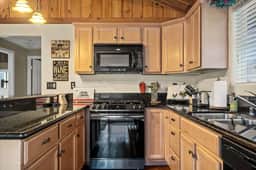 2BR Beartime Story Cabin w BBQ - Image 4