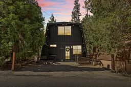 2BR Retreat: EV, Hot Tub, BBQ & Dog-Friendly - Image 2