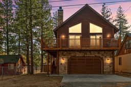 3BR Llama Bear Lodge | Hot Tub, Views & Game Room - Image 5