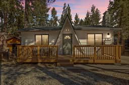 3BR Modern Hideaway w Game Room - Image 5