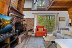Alta Vista Gambrel Cabin w Hot Tub in Moonridge - Image 2