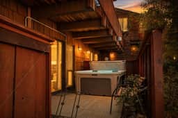 Après All Day | Walk to Summit, Community Hot Tub - Image 3