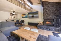 Après All Day | Walk to Summit, Community Hot Tub - Image 2