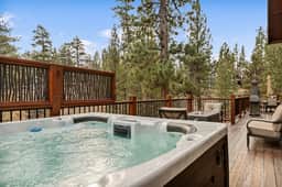 Bear Creek Lodge, Hot Tub near Snow Summit - Image 5