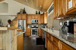 Bear Creek Lodge, Hot Tub near Snow Summit - Image 4