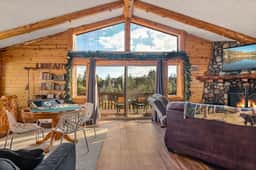 Bearadise Log Cabin - Image 2