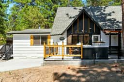 Big Bear Cabana Near Lake W/ Hot Tub, Shuffleboard - Image 5