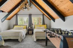 Bruno's Chic Bungalow: Walk 2 Village & Lake - Image 3
