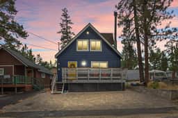 Bruno's Chic Bungalow: Walk 2 Village & Lake - Image 5