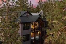 Custom Lux Cabin, Lake Views, Spa & Game Room - Image 5