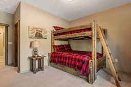 Eagle Creek Hot Tub, Game Room, Private Sled Hill - Image 4