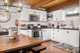 Guest FAV Luxury Sun Chalet w Hot Tub, BBQ - Image 2
