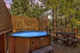 Hidden Bridge Cabin, w/ Hot Tub near the Village - Image 5