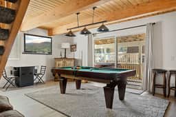 High Score Hideaway - Views of Bear MTN, Hot Tub - Image 4