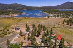 Honeybee Cabin By the Lake, Hot Tub & EV charger - Image 5