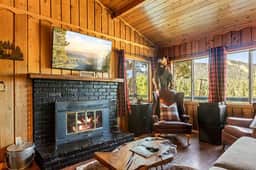 Hygge Frosk | Breathtaking Views, Hot Tub & Deck - Image 2