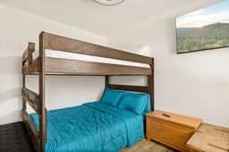 Lil' Oso Bonita Cabin | Walk 2 the Village, Games & SPA - Image 5