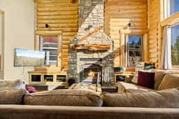 Luxurious Coyote Flat w/ Lake Views & Game Room - Image 2