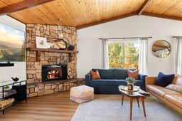 Mont Moderne, 5 Minutes to Ski Resorts & Hot Tub - Image 4