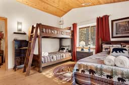 MoonBears Modern Chic Cabin, Spa near Bear Mtn - Image 5