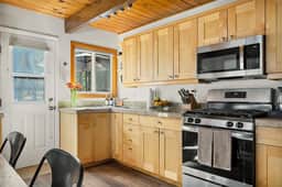National Forest View Chalet: Hot Tub, A/C & BBQ - Image 3