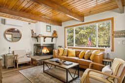 National Forest View Chalet: Hot Tub, A/C & BBQ - Image 2
