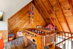 Paddington Manor, Loft Cabin, Hot Tub & Game Room - Image 3
