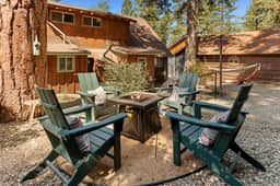 Paddington Manor, Loft Cabin, Hot Tub & Game Room - Image 5