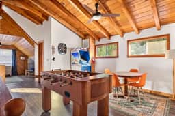 Paddington Manor, Loft Cabin, Hot Tub & Game Room - Image 3