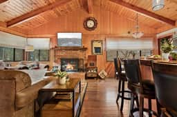 Pinecone Den| Hot Tub Near Slopes in Fox Farm - Image 2