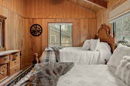 Pinecone Den| Hot Tub Near Slopes in Fox Farm - Image 4
