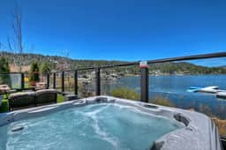 Roaring Lion Luxury Lodge| Lake Views & Hot tub - Image 5