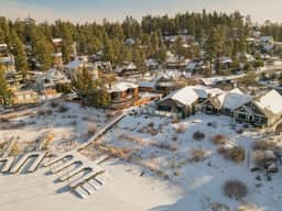 Roaring Lion Luxury Lodge| Lake Views & Hot tub - Image 5