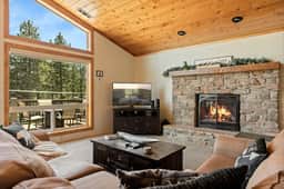 Snowboard Shores - Walk to lake & views, AC - Image 2