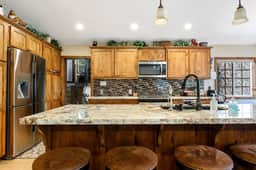 Snowcrest Lodge: Luxurious Retreat,  EV & Hot Tub - Image 4