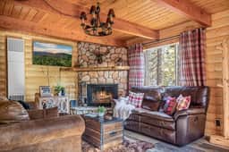 The Lions Den | Hot Tub, BBQ, Games - Image 2