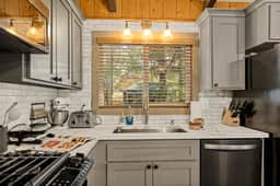 Timber & Tide Retreat in Fox Farm w Hot Tub & Games - Image 3