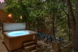 Treetop Oasis, Lux 5BR w Spa, Lake Views, EV & AC - Image 4