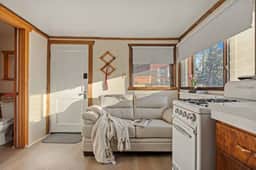 Vintage Annex | Forest Views & Pets - Image 2