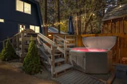 We love dogs! Ice Cold A/C - Hot Tub - Karaoke - Image 3