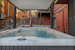 Wildwood Chalet, 5 Mins to Ski Resorts w/Game Room - Image 5