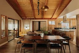 Wildwood Chalet, 5 Mins to Ski Resorts w/Game Room - Image 4