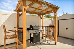 The Sunset Hideaway, Private Suite w/ Patio & BBQ - Image 5