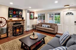 Chez Caboose | Hot Tub, 5 Min to Snow Summit, Pets - Image 2