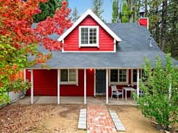 Chez Caboose | Hot Tub, 5 Min to Snow Summit, Pets - Image 5